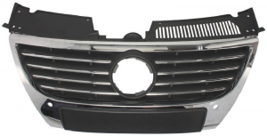 Решітка VW Passat B6 2005-2010 (Хромированная з отвором під парткронік)